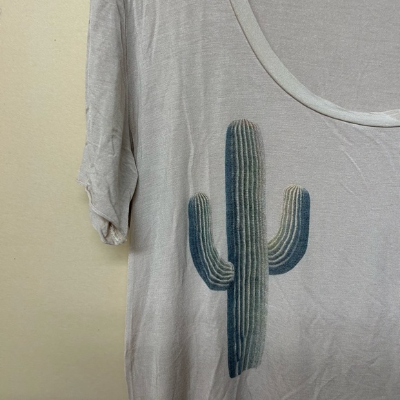 2/$30⚡️- SHIRT | Women’s graphic shirt Victoria Secret shirt size medium - Picture 4 of 4